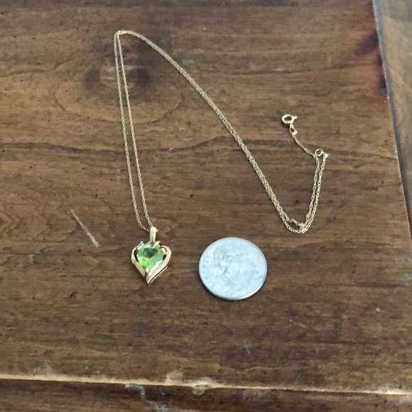 Delicate August Heart shape necklace - Picture 2 of 6